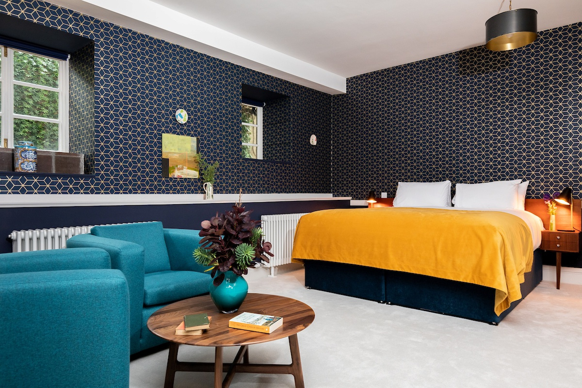 deluxe double twin kilkenny design room